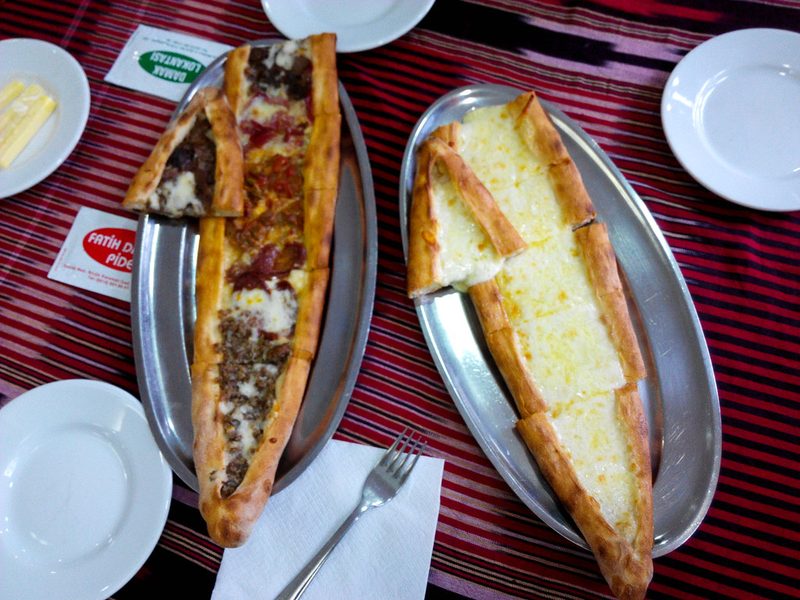 Karışık günün pidesi